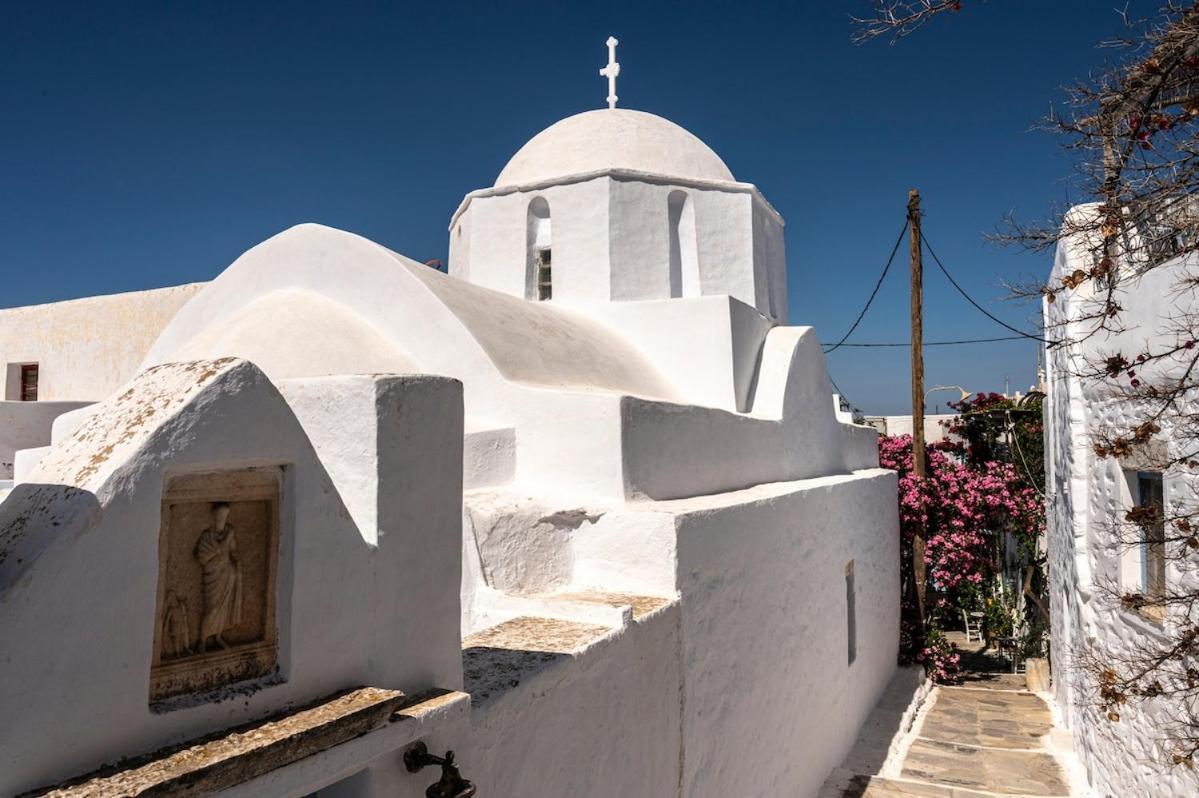 Mikro.kastro Kalotaritissa In Chora
