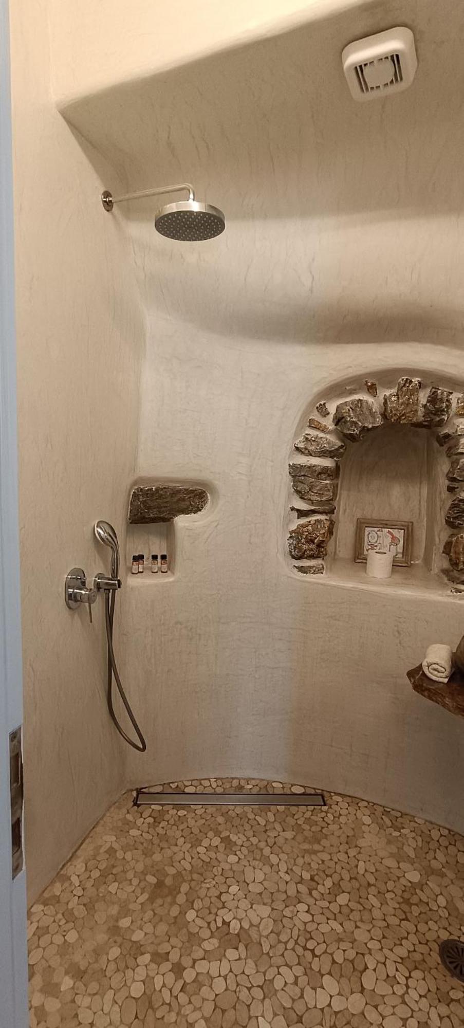 Mikro.kastro Kalotaritissa In Chora *
