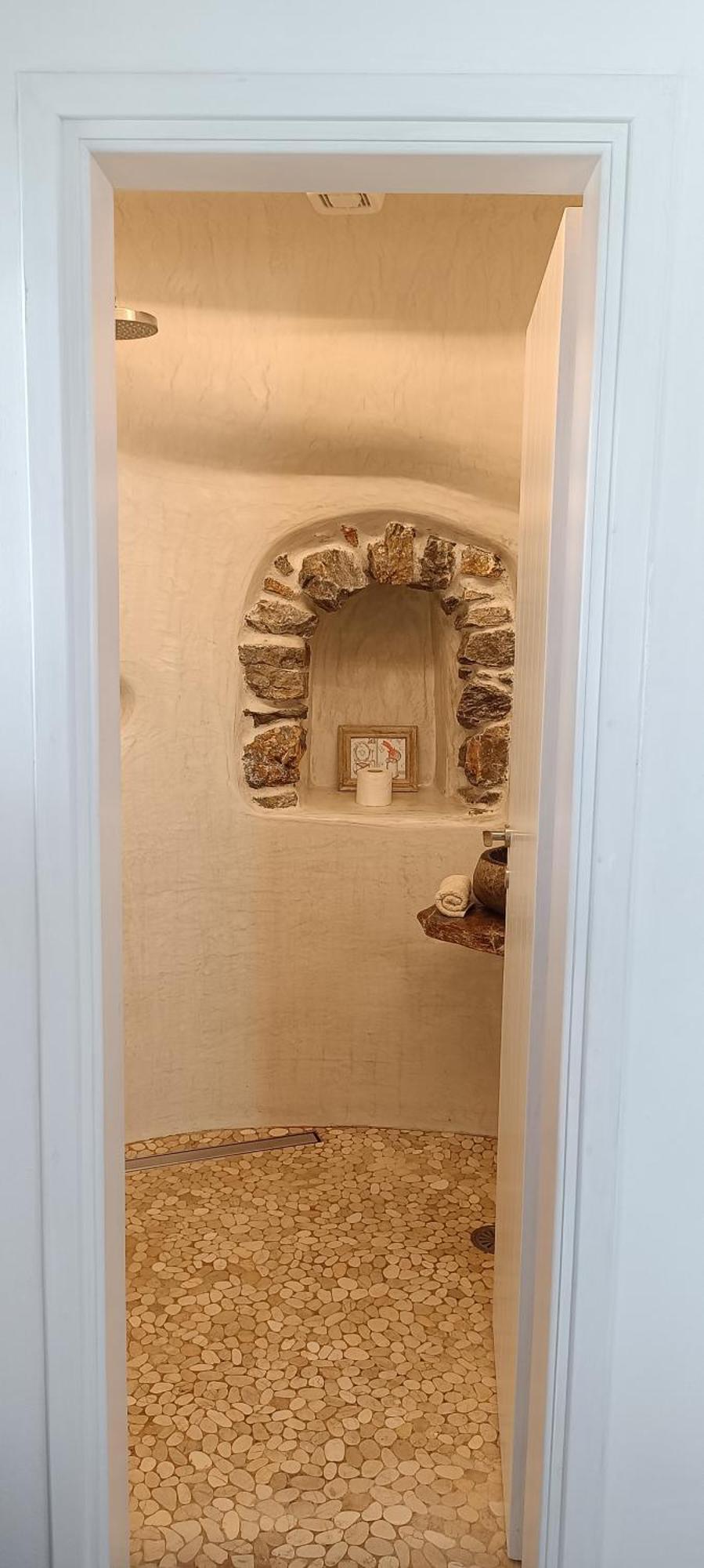 Mikro.kastro Kalotaritissa In Chora Amorgos